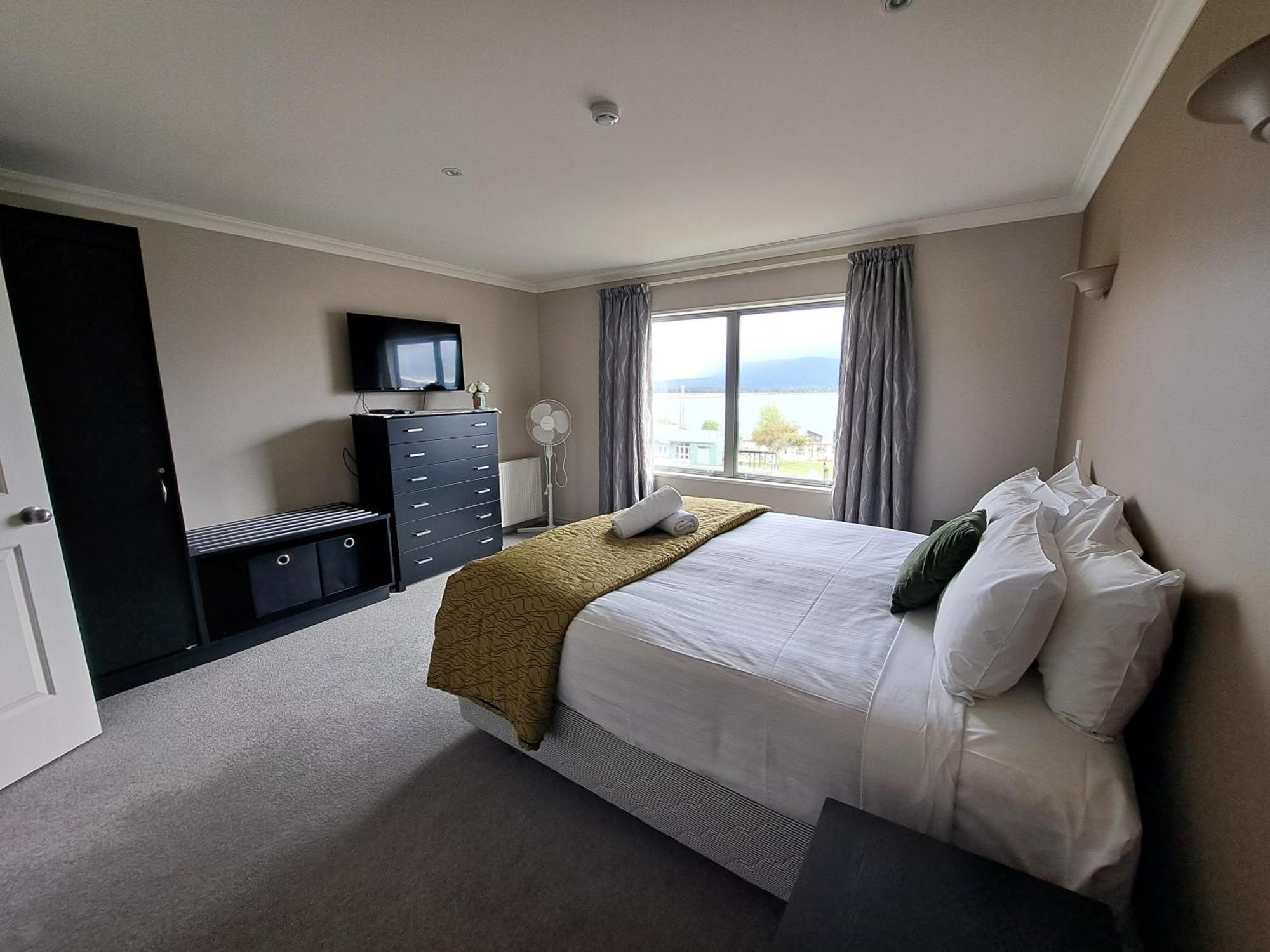 Hotel Lake Brunner Greymouth Extérieur photo